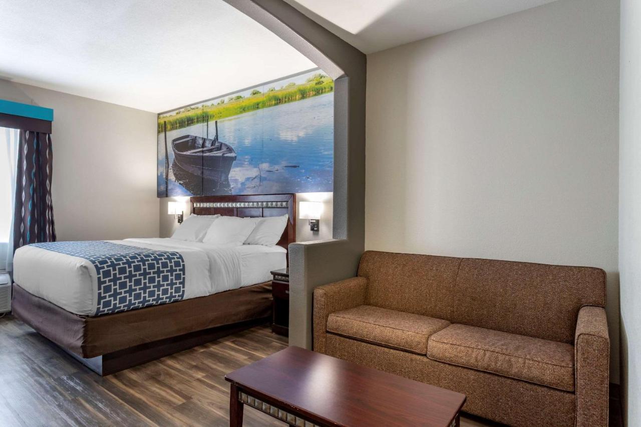 King Suite - Non-Smoking at Clarion Pointe Sulphur - Lake Charles