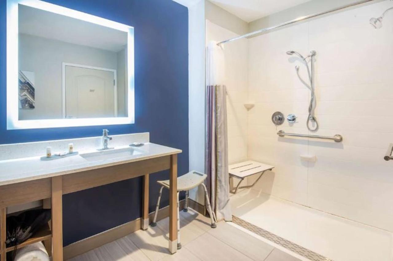 | La Quinta by Wyndham Buffalo Amherst