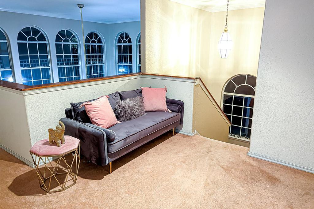 | Modern Villa,1 mile from Downtown Tulsa, Historic Neighborhoods and Expwy.