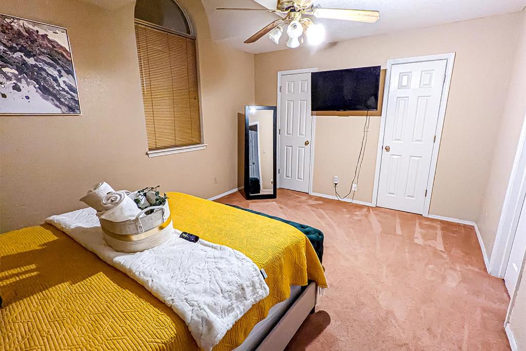 | Modern Villa,1 mile from Downtown Tulsa, Historic Neighborhoods and Expwy.