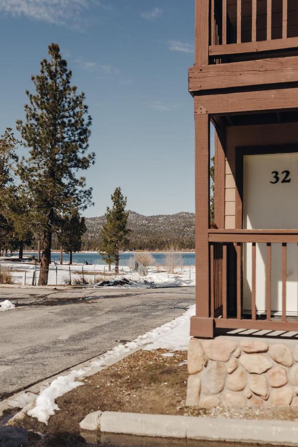 | Vintage Lakeside Inn