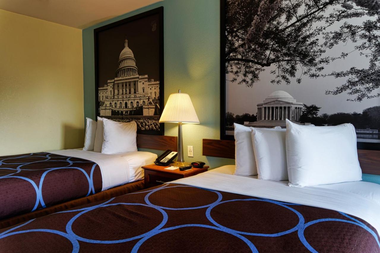 Quadruple Room at Super 8 by Wyndham Alexandria/Washington D.C. Area