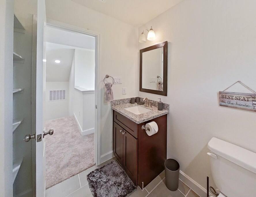 | Med Ctr Villa-Built in 22. 3BR+Office/Gym!