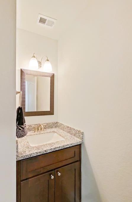 | Med Ctr Villa-Built in 22. 3BR+Office/Gym!