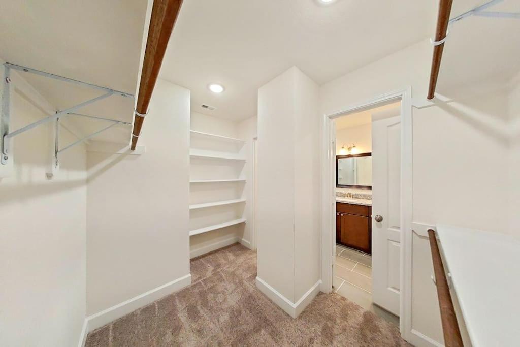 | Med Ctr Villa-Built in 22. 3BR+Office/Gym!