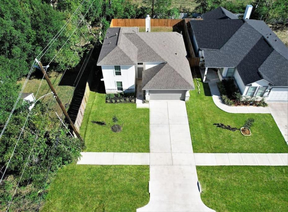 | Med Ctr Villa-Built in 22. 3BR+Office/Gym!