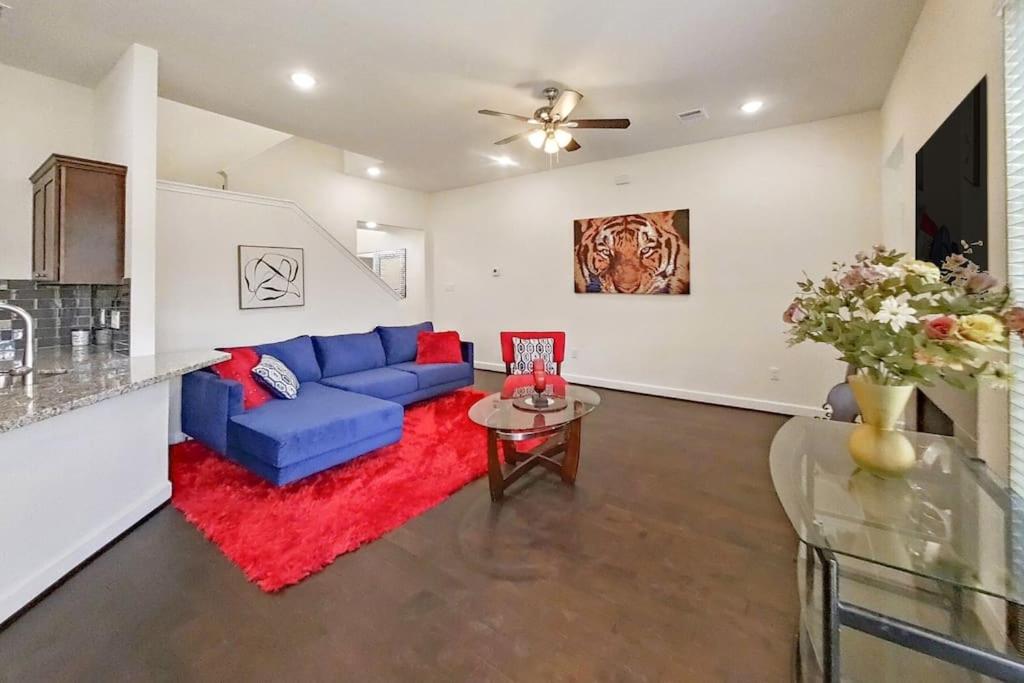 | Med Ctr Villa-Built in 22. 3BR+Office/Gym!