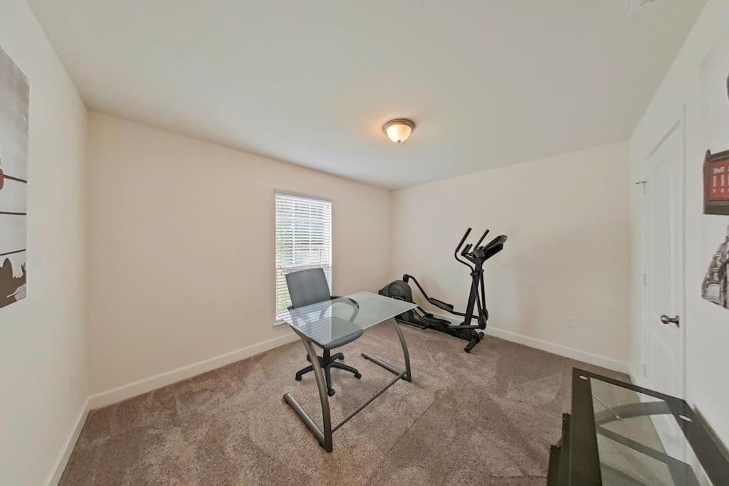 | Med Ctr Villa-Built in 22. 3BR+Office/Gym!
