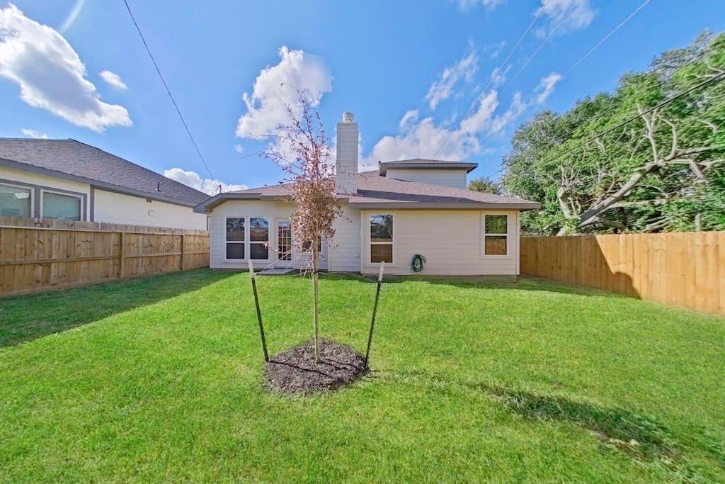 | Med Ctr Villa-Built in 22. 3BR+Office/Gym!