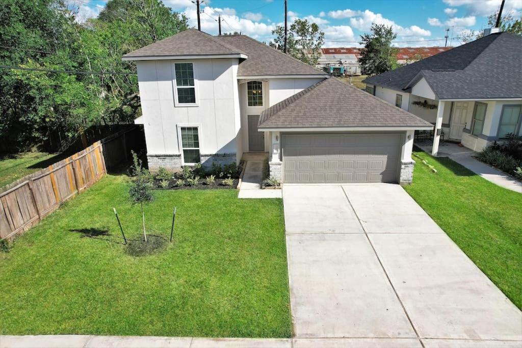 | Med Ctr Villa-Built in 22. 3BR+Office/Gym!