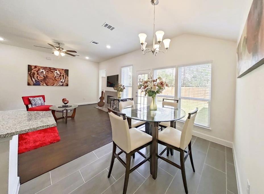 | Med Ctr Villa-Built in 22. 3BR+Office/Gym!