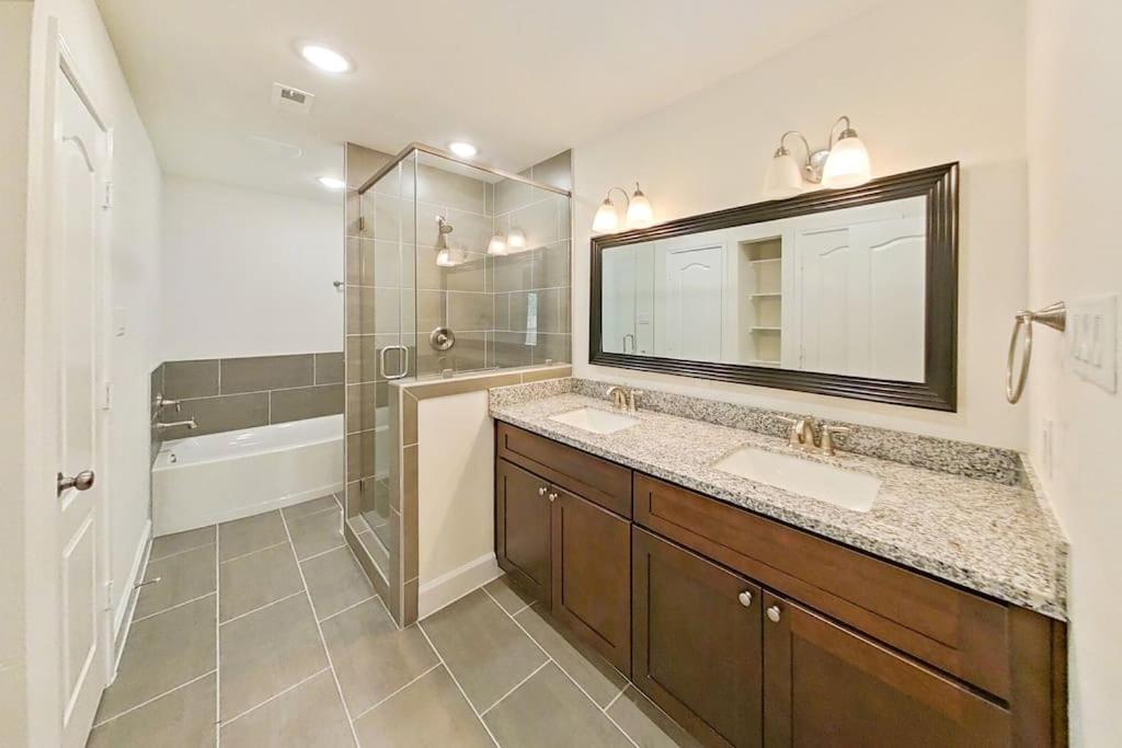 | Med Ctr Villa-Built in 22. 3BR+Office/Gym!