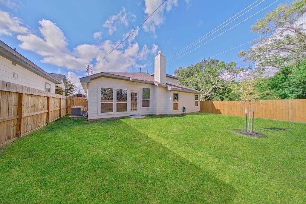| Med Ctr Villa-Built in 22. 3BR+Office/Gym!