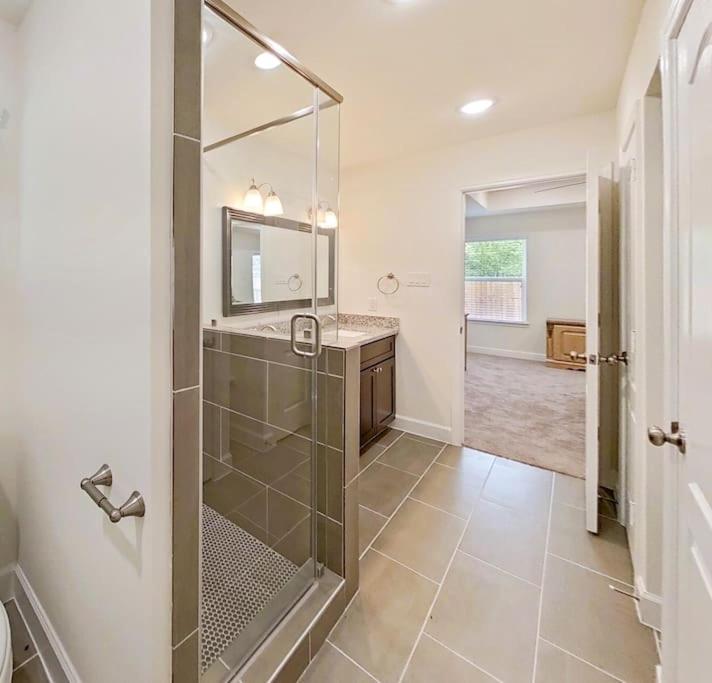 | Med Ctr Villa-Built in 22. 3BR+Office/Gym!