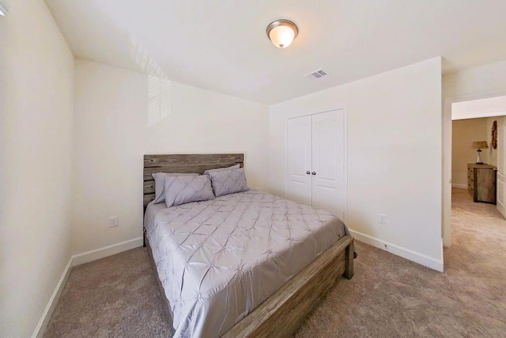 | Med Ctr Villa-Built in 22. 3BR+Office/Gym!