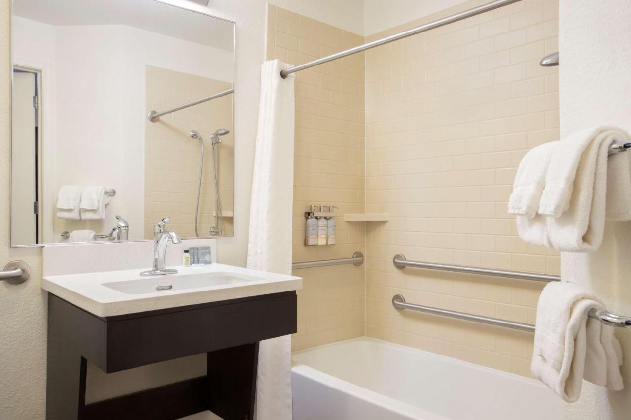 Studio Queen Suite with Bathtub - Mobility Accessible at Sonesta Simply Suites Somerset