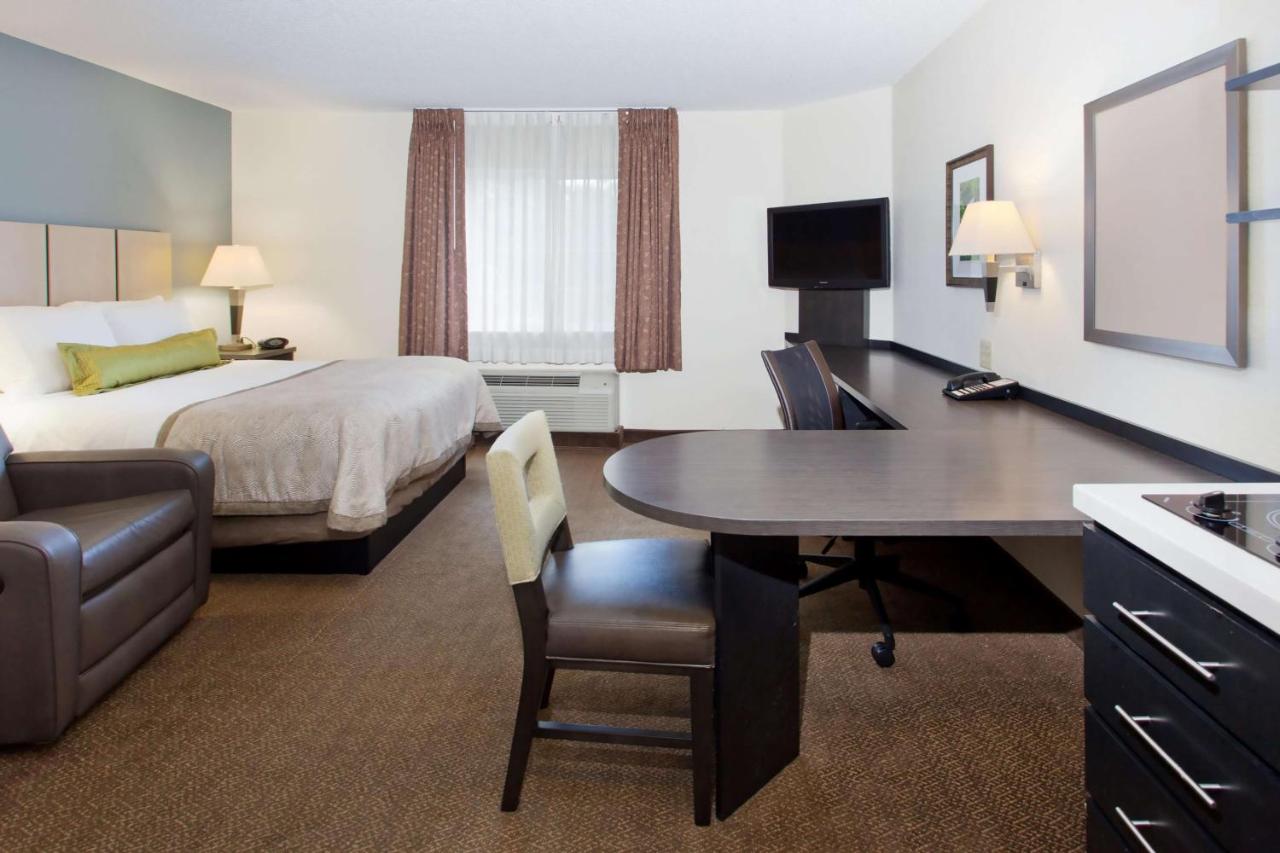 Studio Queen Suite with Bathtub - Mobility Accessible at Sonesta Simply Suites Somerset