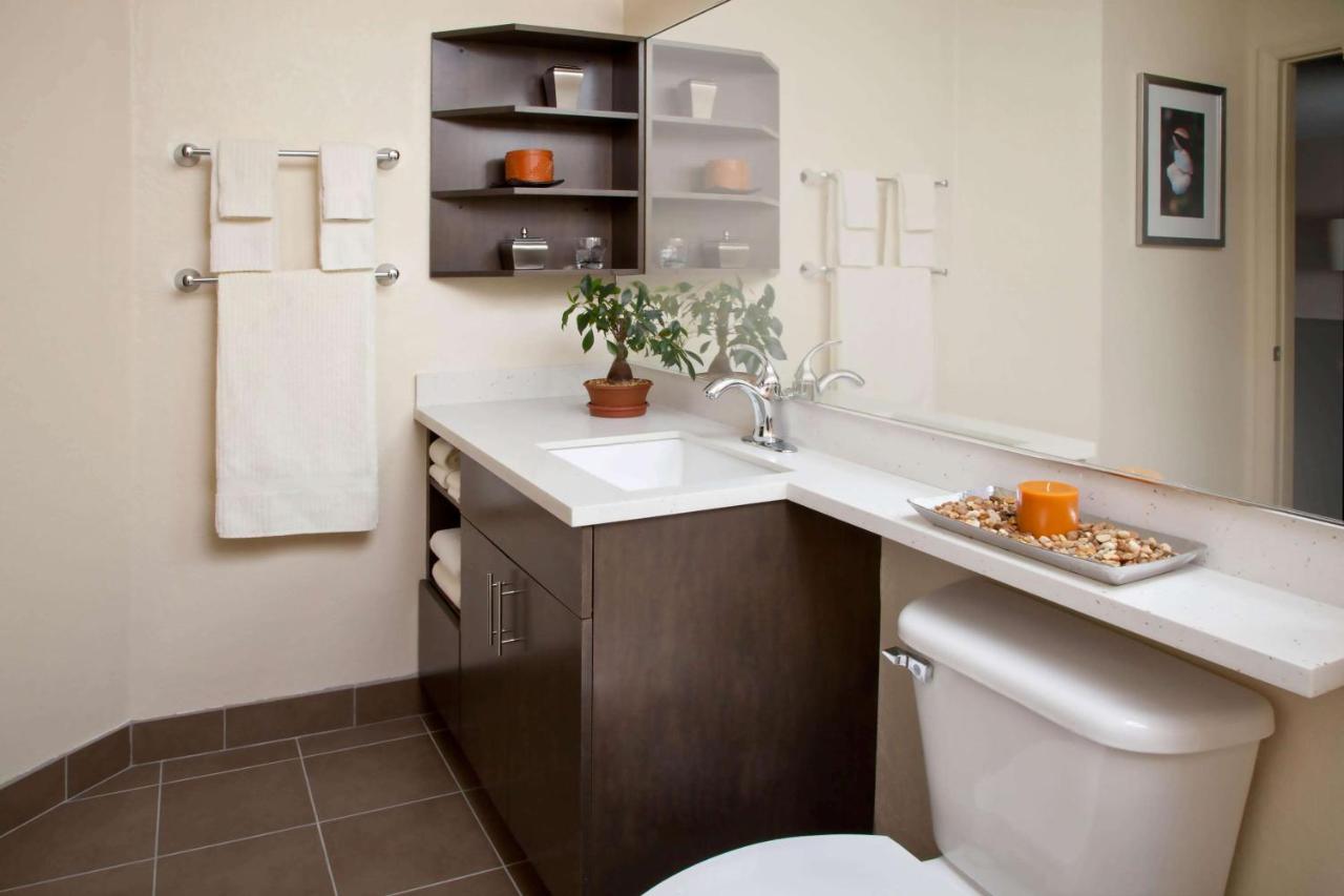 Studio Queen Suite at Sonesta Simply Suites Somerset