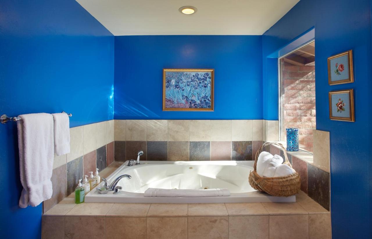 | Cactus Cove Bed and Breakfast Inn
