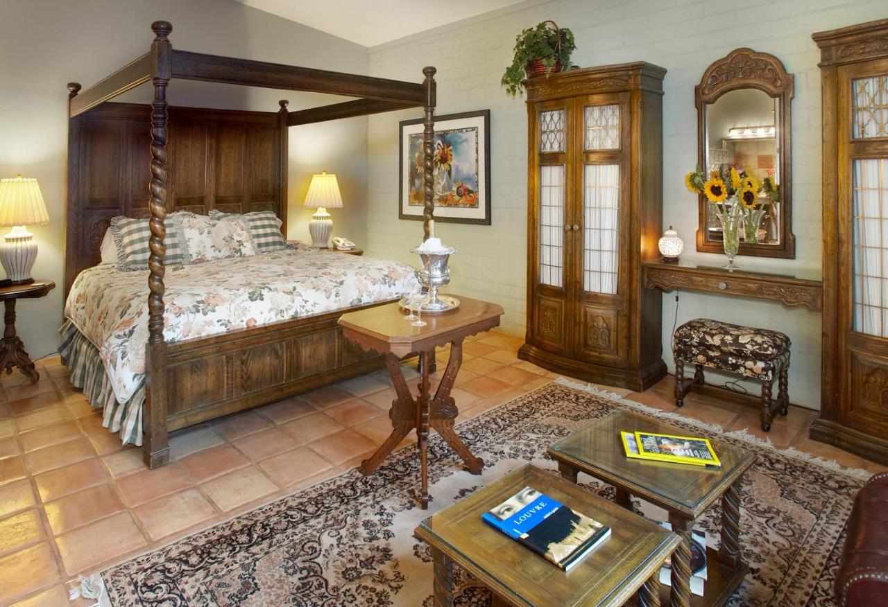 | Cactus Cove Bed and Breakfast Inn