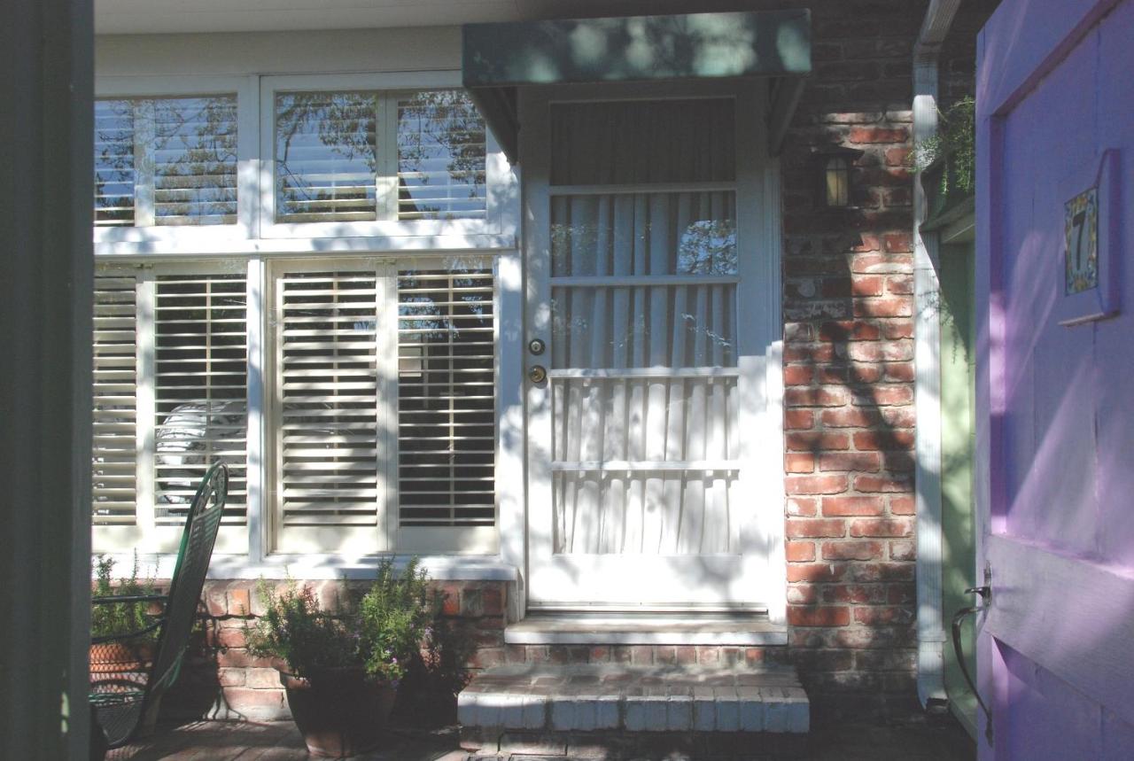 | Carmel Garden Inn