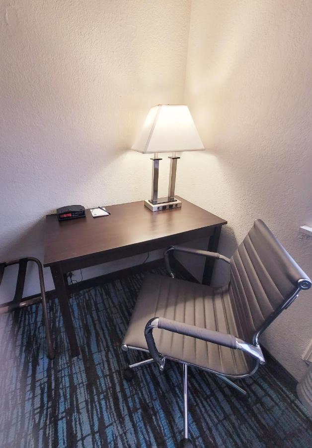Standard Queen Room - Non Smoking at Clarion Pointe Harrodsburg-Danville