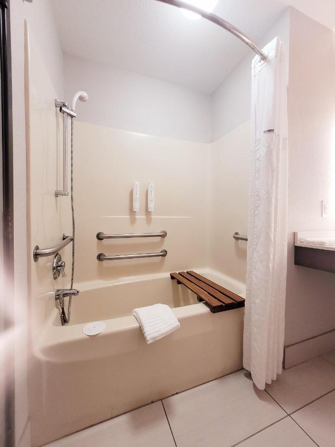 King Room - Accessible/Non Smoking at Clarion Pointe Harrodsburg-Danville