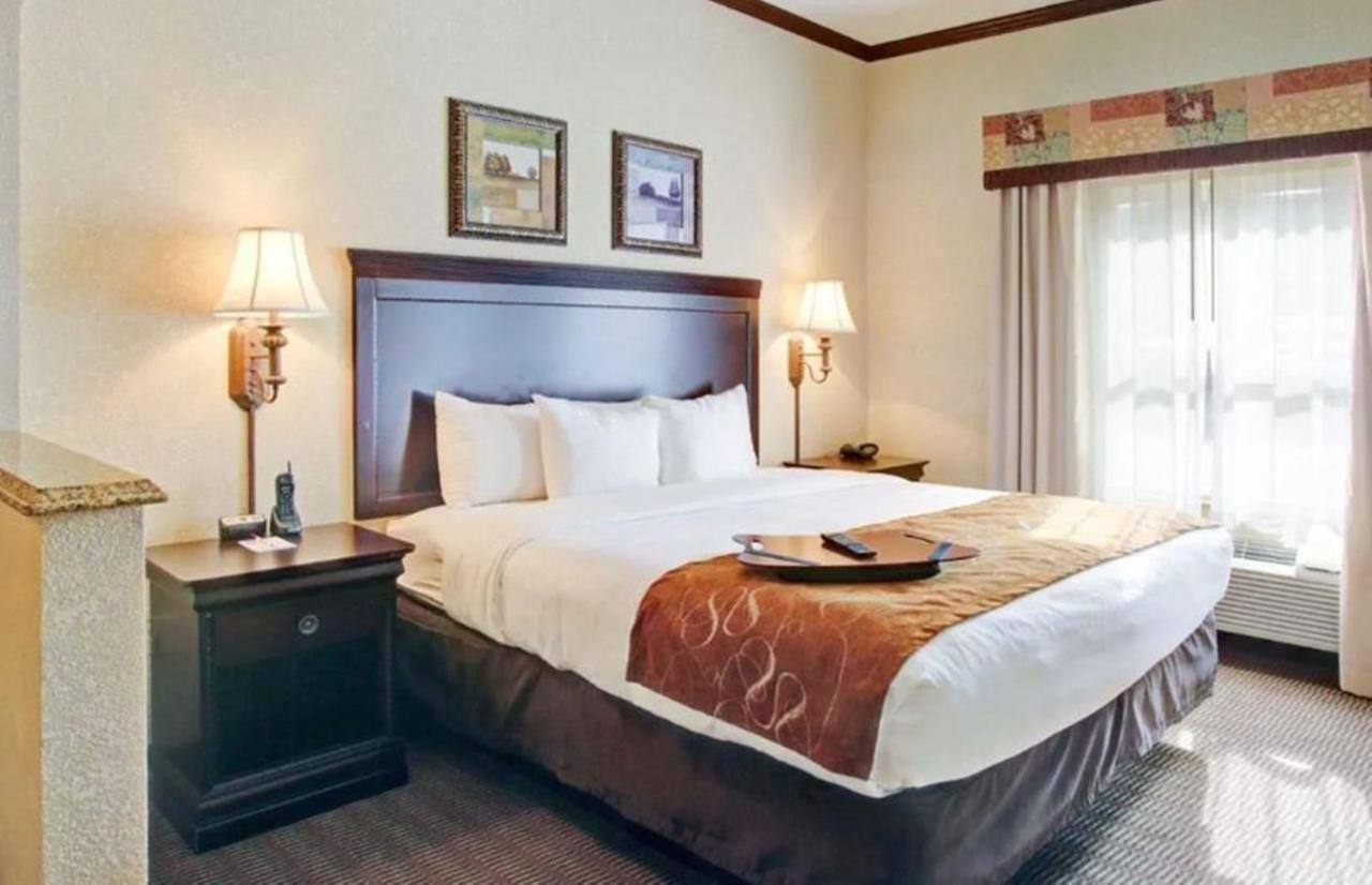King Suite - Accessible/Non-Smoking at Comfort Suites University Drive