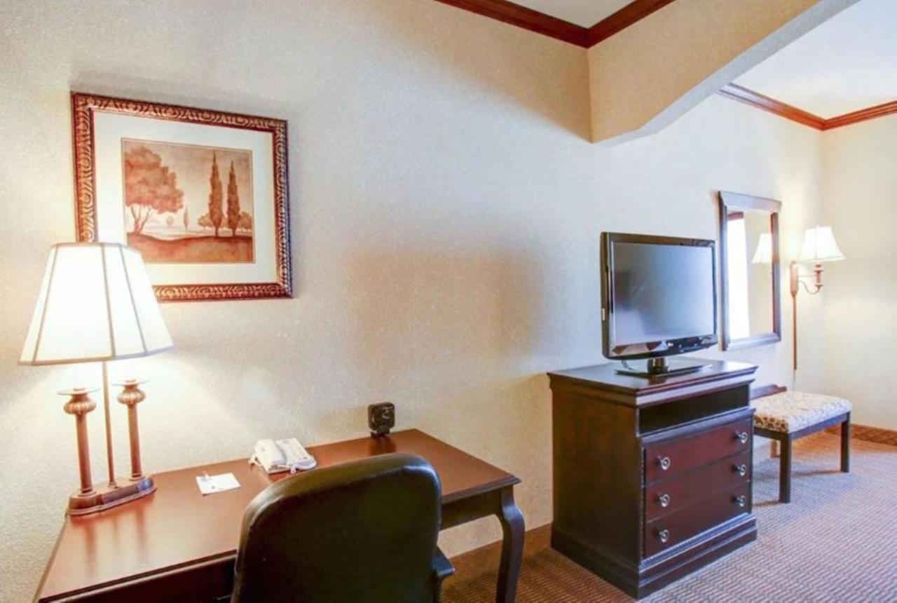 King Suite - Accessible/Non-Smoking at Comfort Suites University Drive
