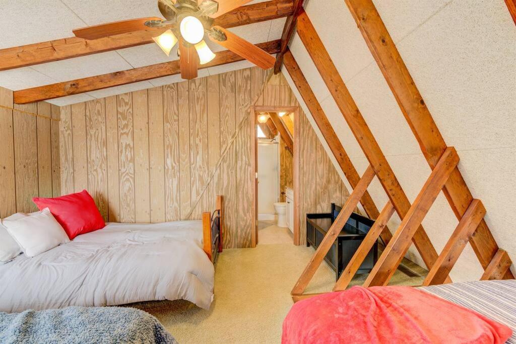 | Cozy Chalet with Paddle boat & kayaks.