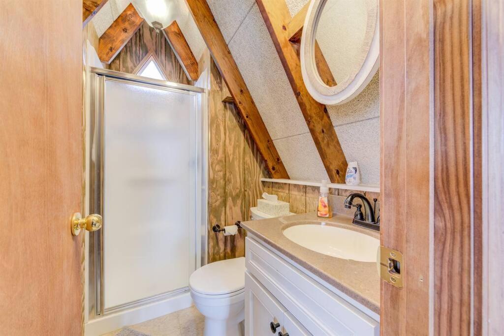 | Cozy Chalet with Paddle boat & kayaks.