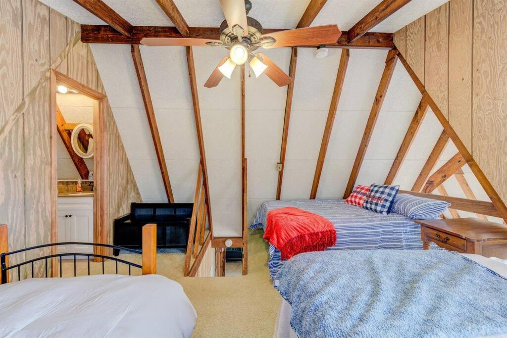 | Cozy Chalet with Paddle boat & kayaks.