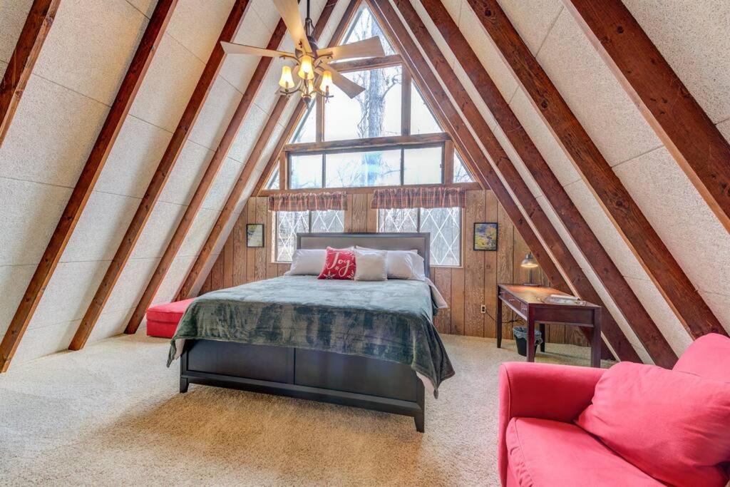 | Cozy Chalet with Paddle boat & kayaks.