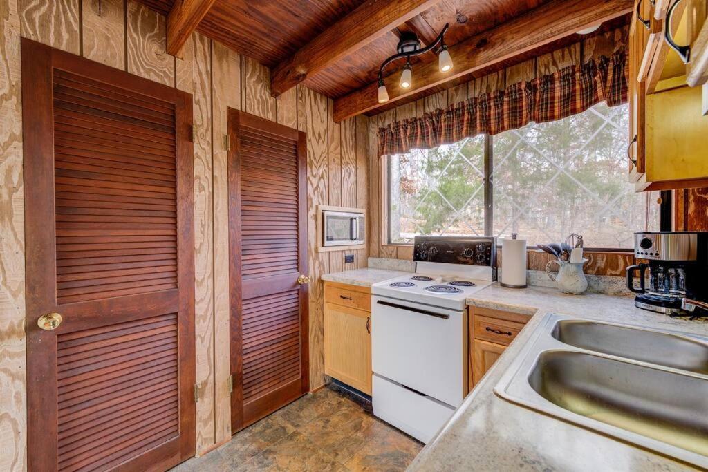 | Cozy Chalet with Paddle boat & kayaks.
