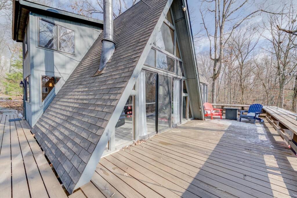 | Cozy Chalet with Paddle boat & kayaks.