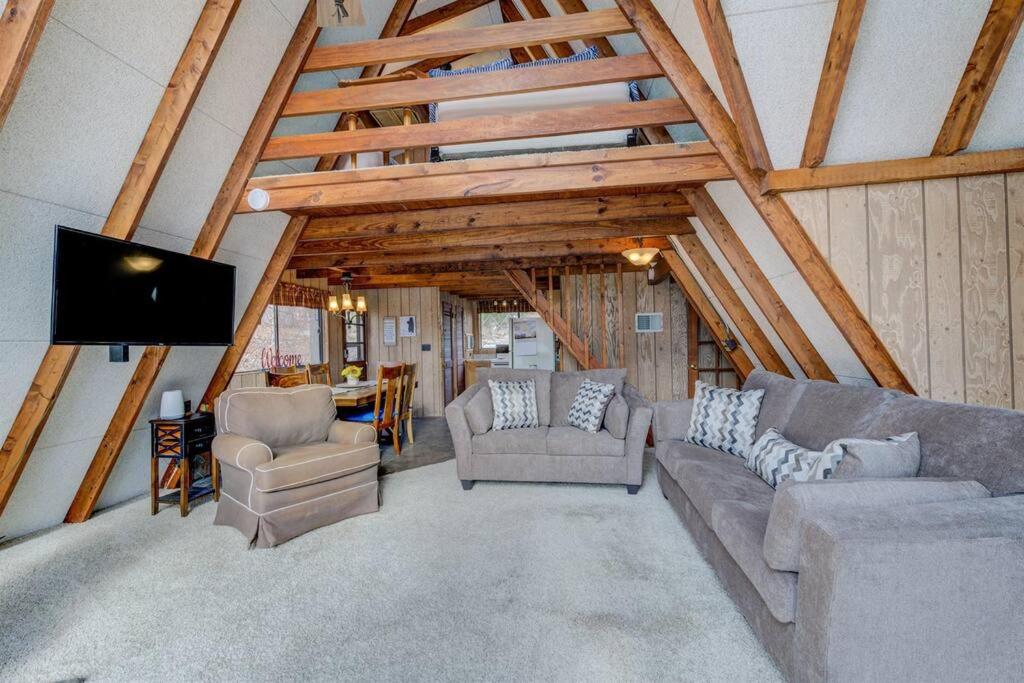 | Cozy Chalet with Paddle boat & kayaks.