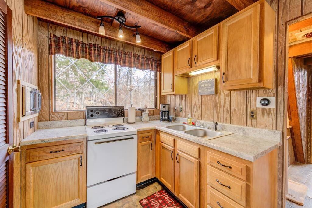 | Cozy Chalet with Paddle boat & kayaks.