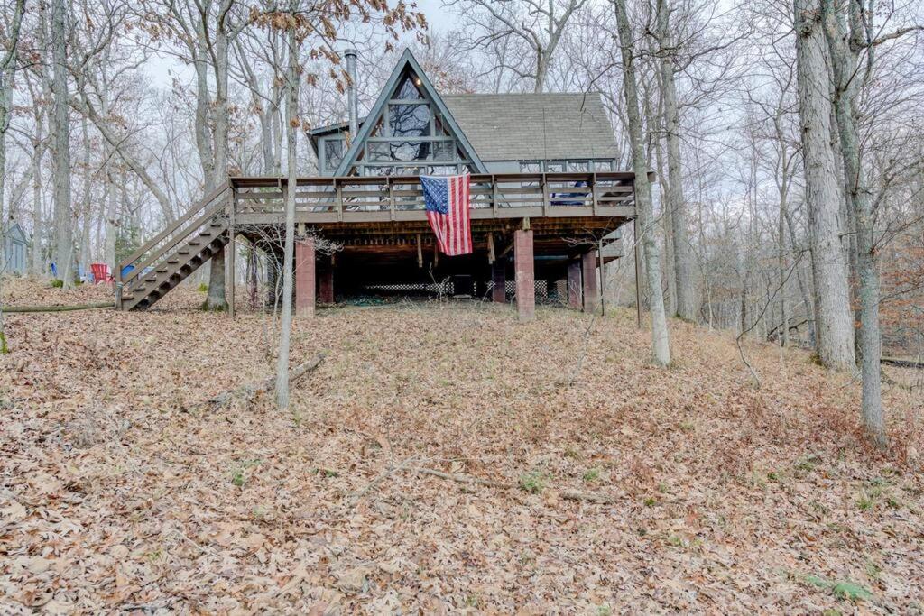  | Cozy Chalet with Paddle boat & kayaks.