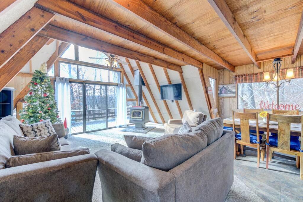 | Cozy Chalet with Paddle boat & kayaks.