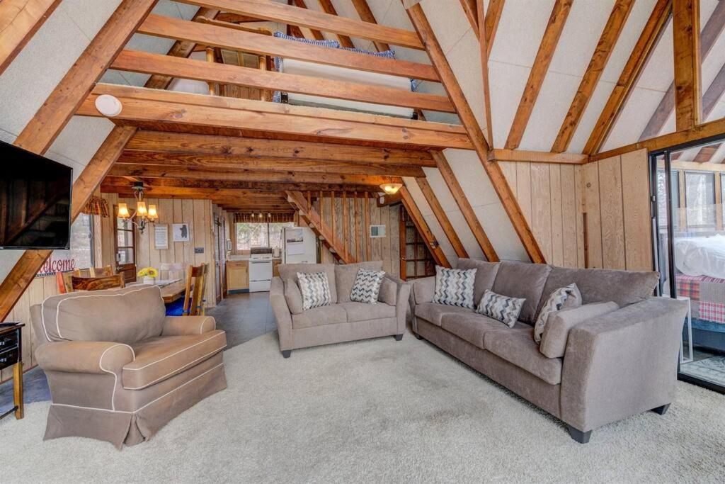| Cozy Chalet with Paddle boat & kayaks.
