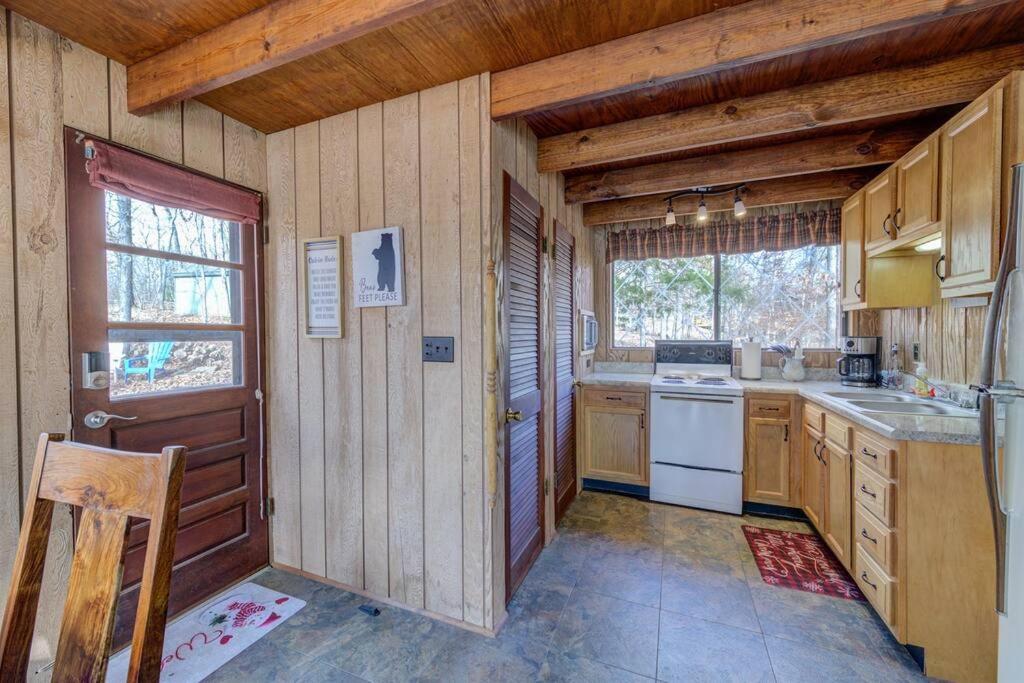 | Cozy Chalet with Paddle boat & kayaks.