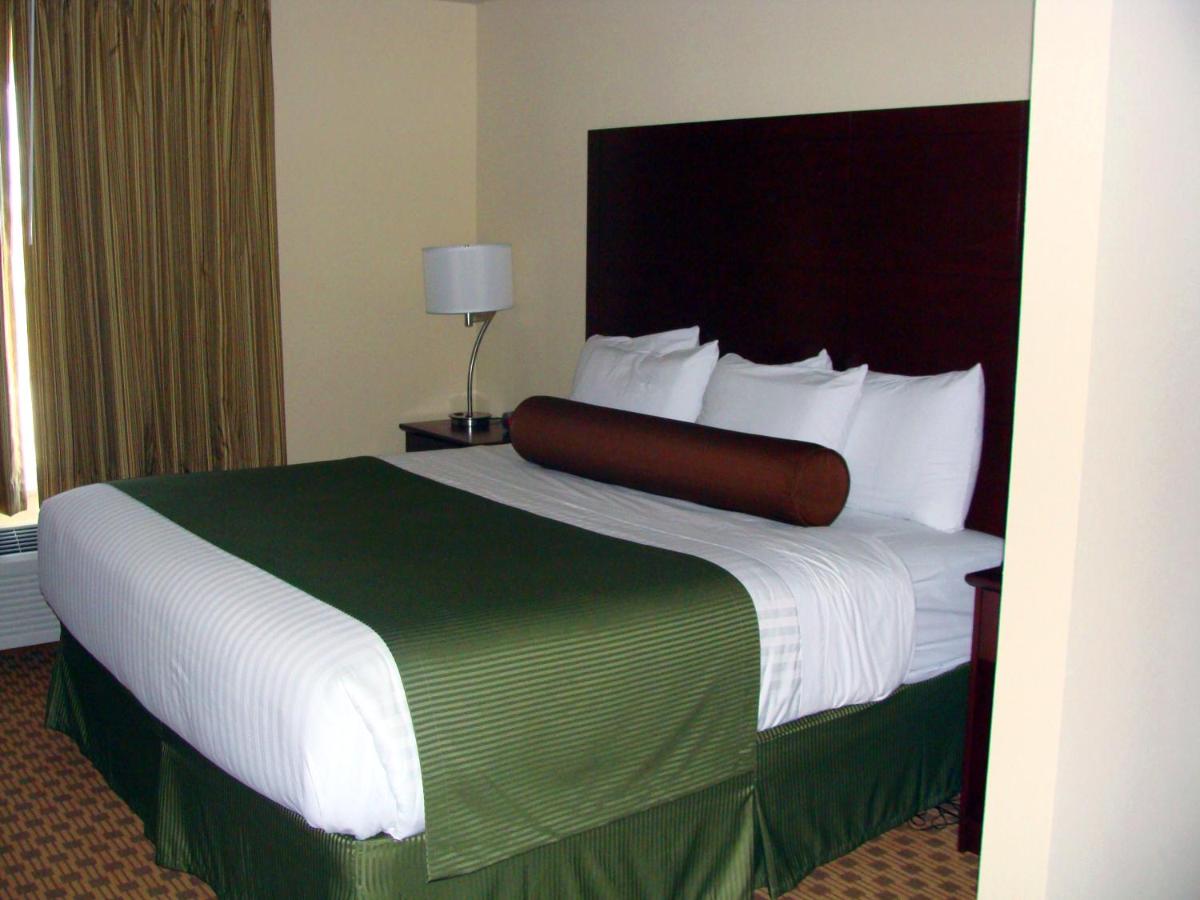 Double Room at Cobblestone Hotel & Suites – Broken Bow