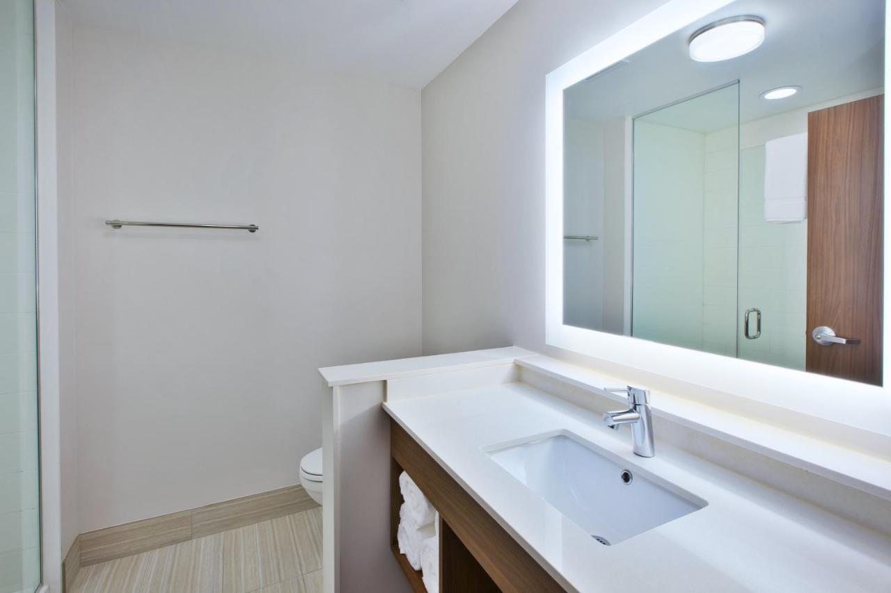 | Holiday Inn Express and Suites South Hill, an IHG Hotel