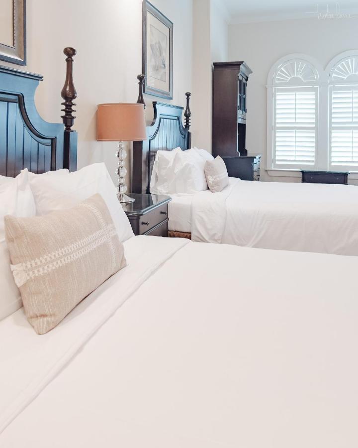 | Sea Gate Inn