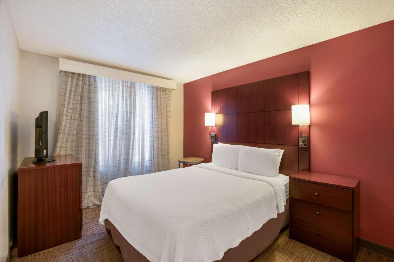 Two-Bedroom Suite with Two Queen Beds at SenS Suites Livermore, SureStay Collection by Best Western