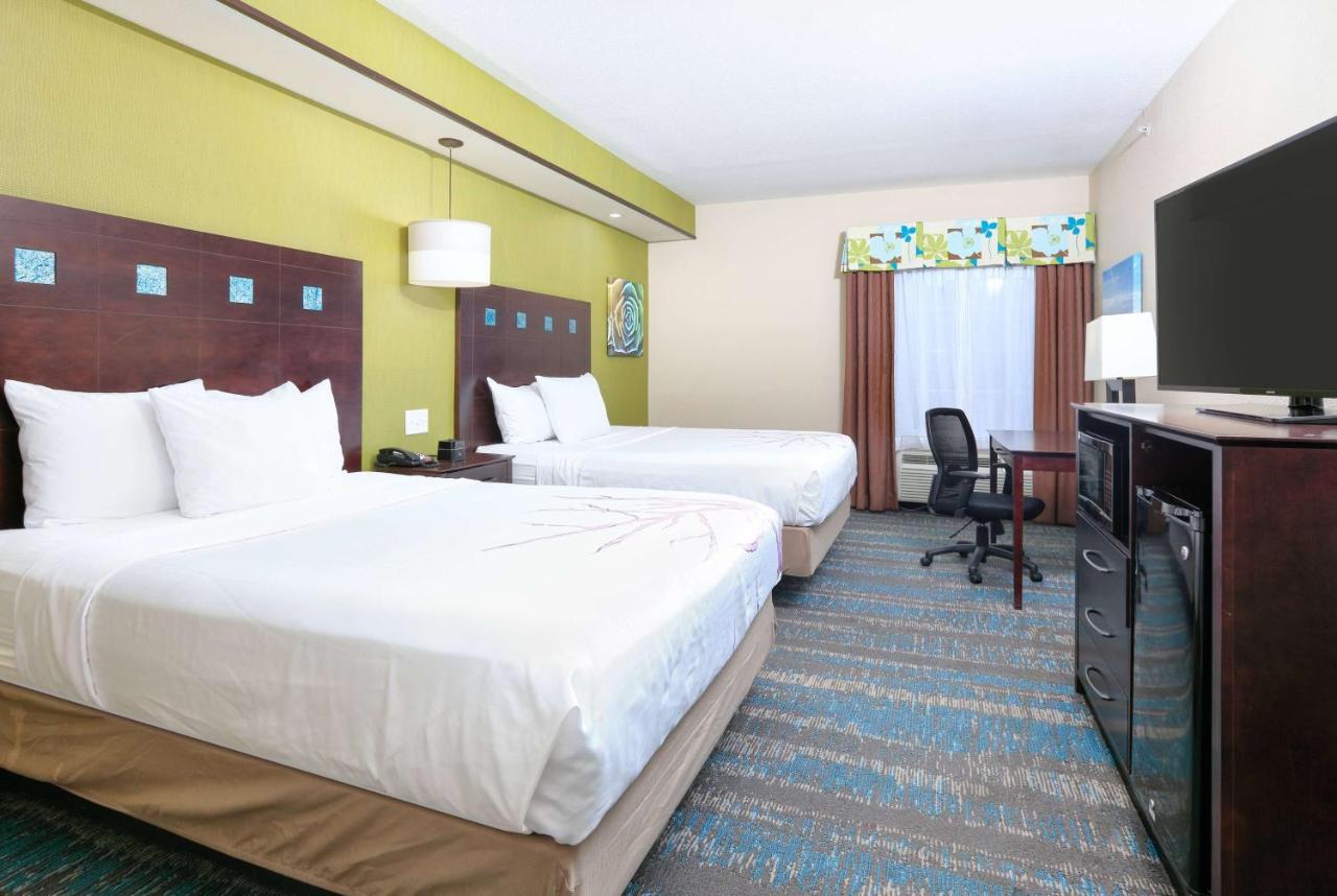 Queen Room with Two Queen Beds and Bath Tub - Mobility/Hearing Access - Non-Smoking at La Quinta Inn & Suites by Wyndham Dallas Grand Prairie South