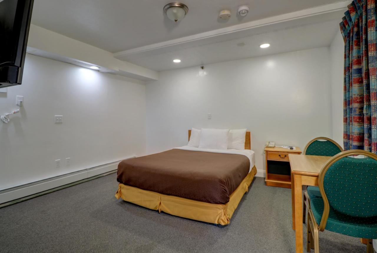 Queen Room - Disability Access at Classic Inn San Marcos, TX