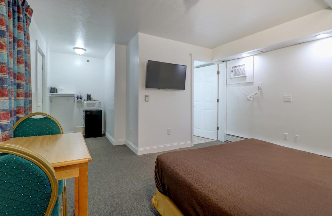 Queen Room - Disability Access at Classic Inn San Marcos, TX
