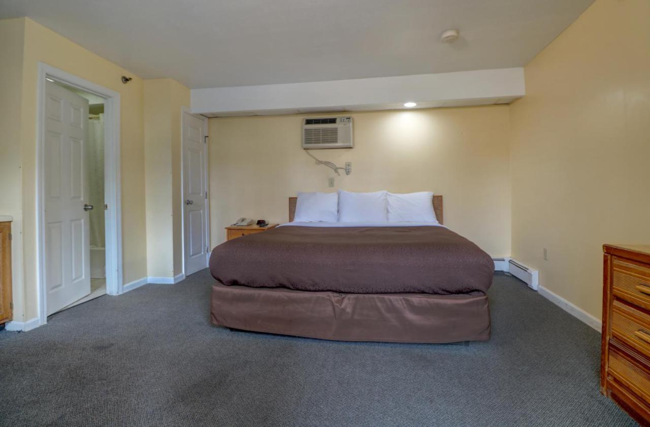 King Room at Classic Inn San Marcos, TX
