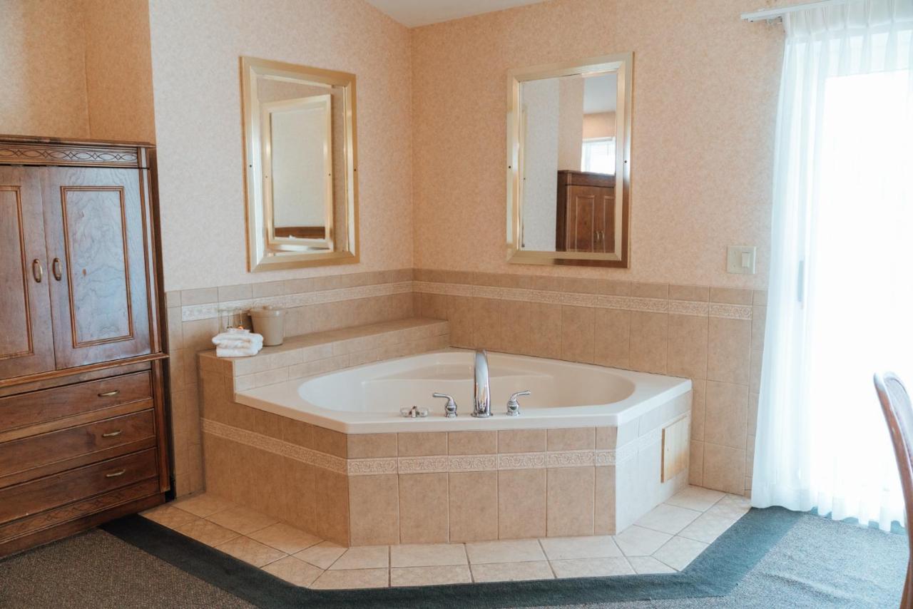 | Skaneateles Suites